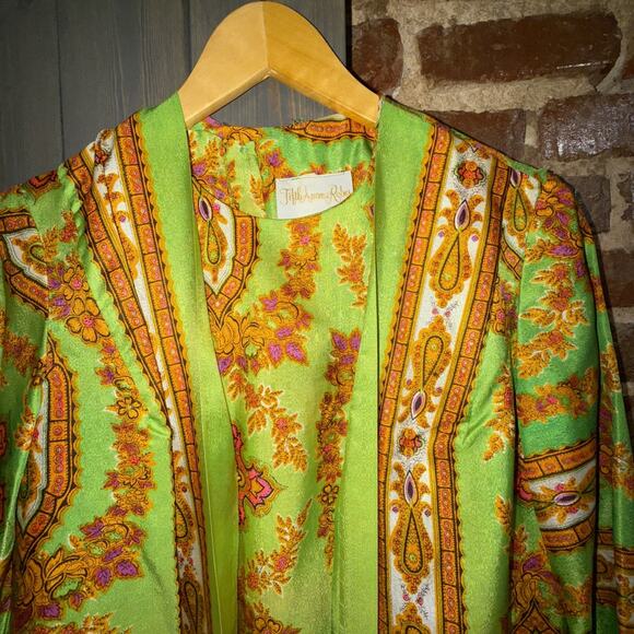 Vintage 1960’s Fifth Avenue Robes By M.W. -Green Pink Long Robe Asian Inspired - Picture 3 of 11
